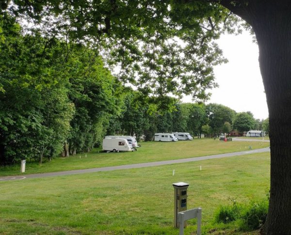 Incleboro Fields Caravan and Motorhome Club Campsite — Foto 4