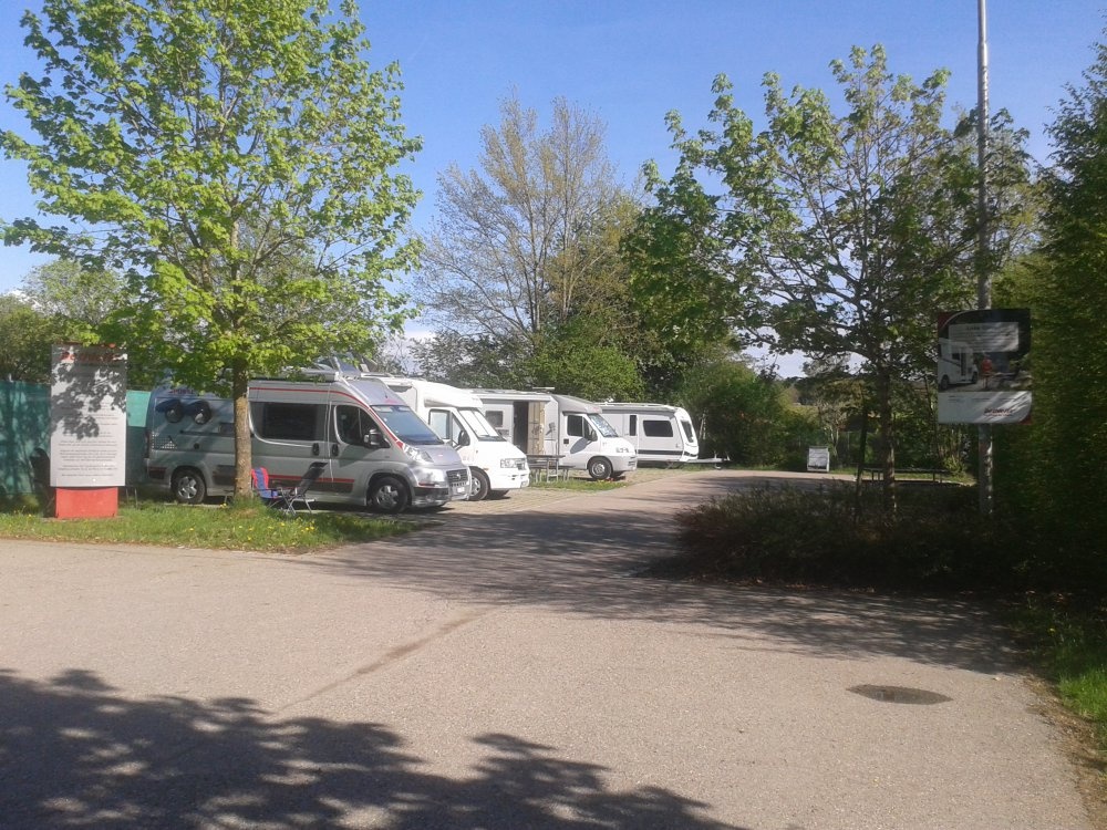 Stellplatz am Dethleffs-Werk Isny im Allgäu — Area di sosta in Isny im Allgäu