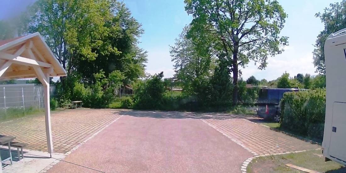 Stellplatz am Dethleffs-Werk Isny im Allgäu — Camperplads in Isny im Allgäu