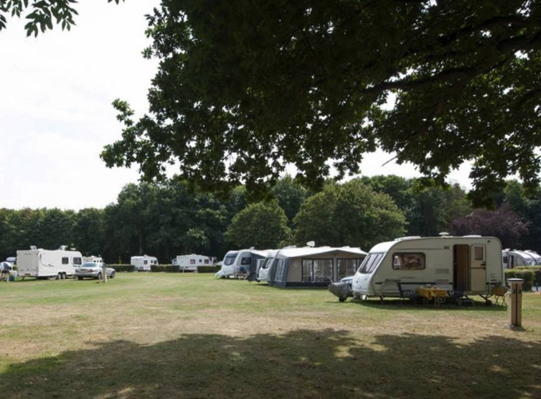 Commons Wood Caravan and Motorhome Club Campsite — Kemping in Welwyn Garden City
