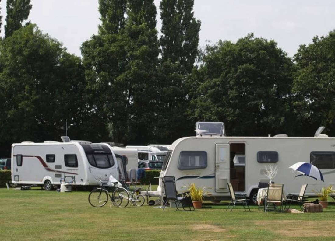 Commons Wood Caravan and Motorhome Club Campsite — Campingplads in Welwyn Garden City