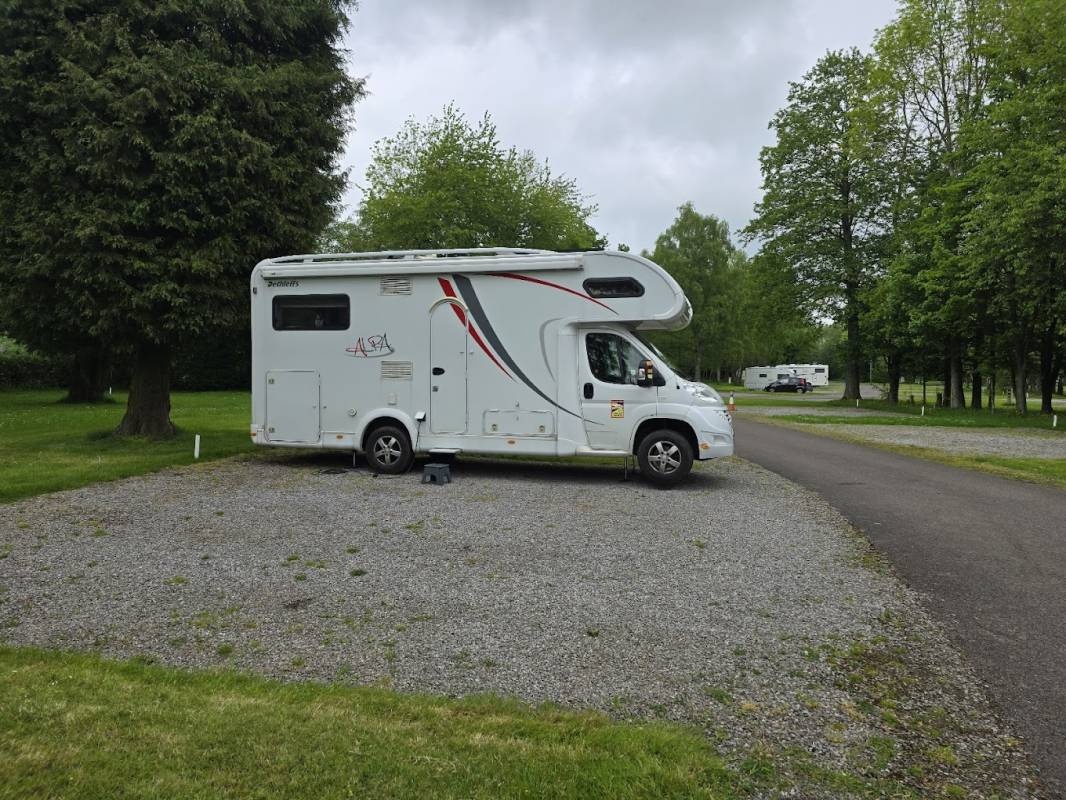 Alderstead Heath Caravan Club Site — Kemping in Redhill