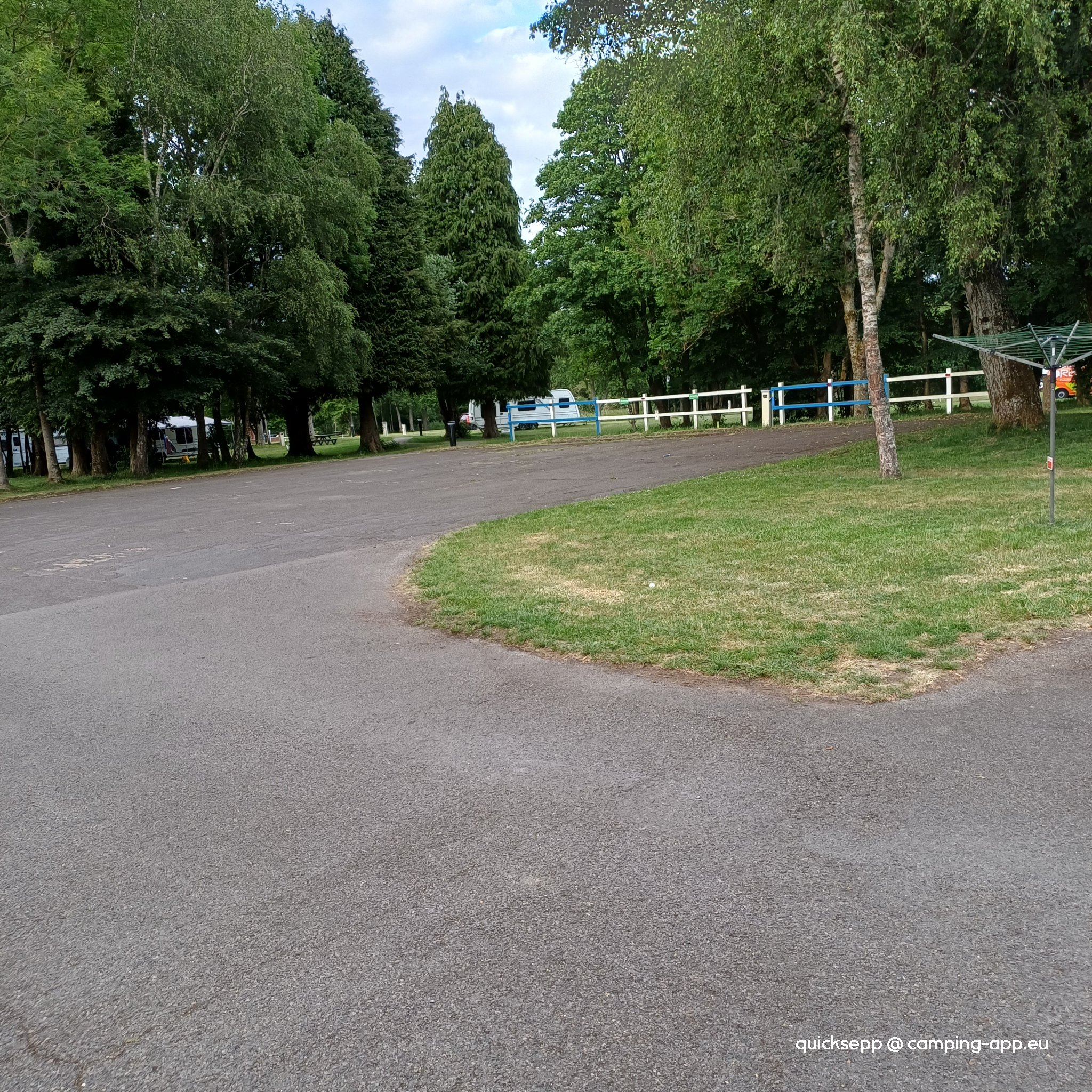 Alderstead Heath Caravan Club Site — Photo 4