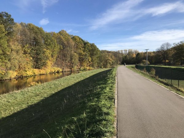 Wohnmobil und PKW Stellplatz Ubineum — Photo 3