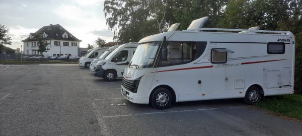 Wohnmobil und PKW Stellplatz Ubineum — Photo 6