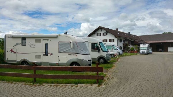 Wohnmobilstellplatz auf dem Dulipphof Taufkirchen — Photo 2