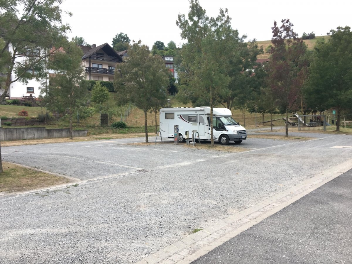 Stellplatz Hofwiese Leidersbach — Area Autocaravanas in Leidersbach