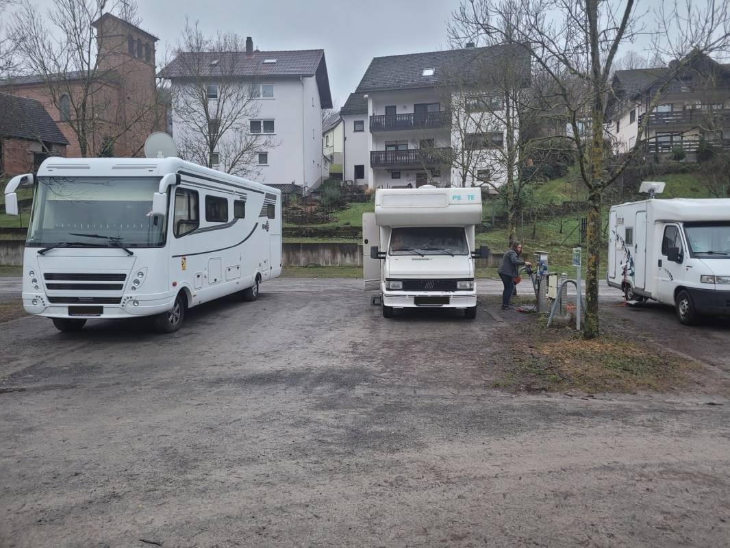 Stellplatz Hofwiese Leidersbach — Ställplats in Leidersbach