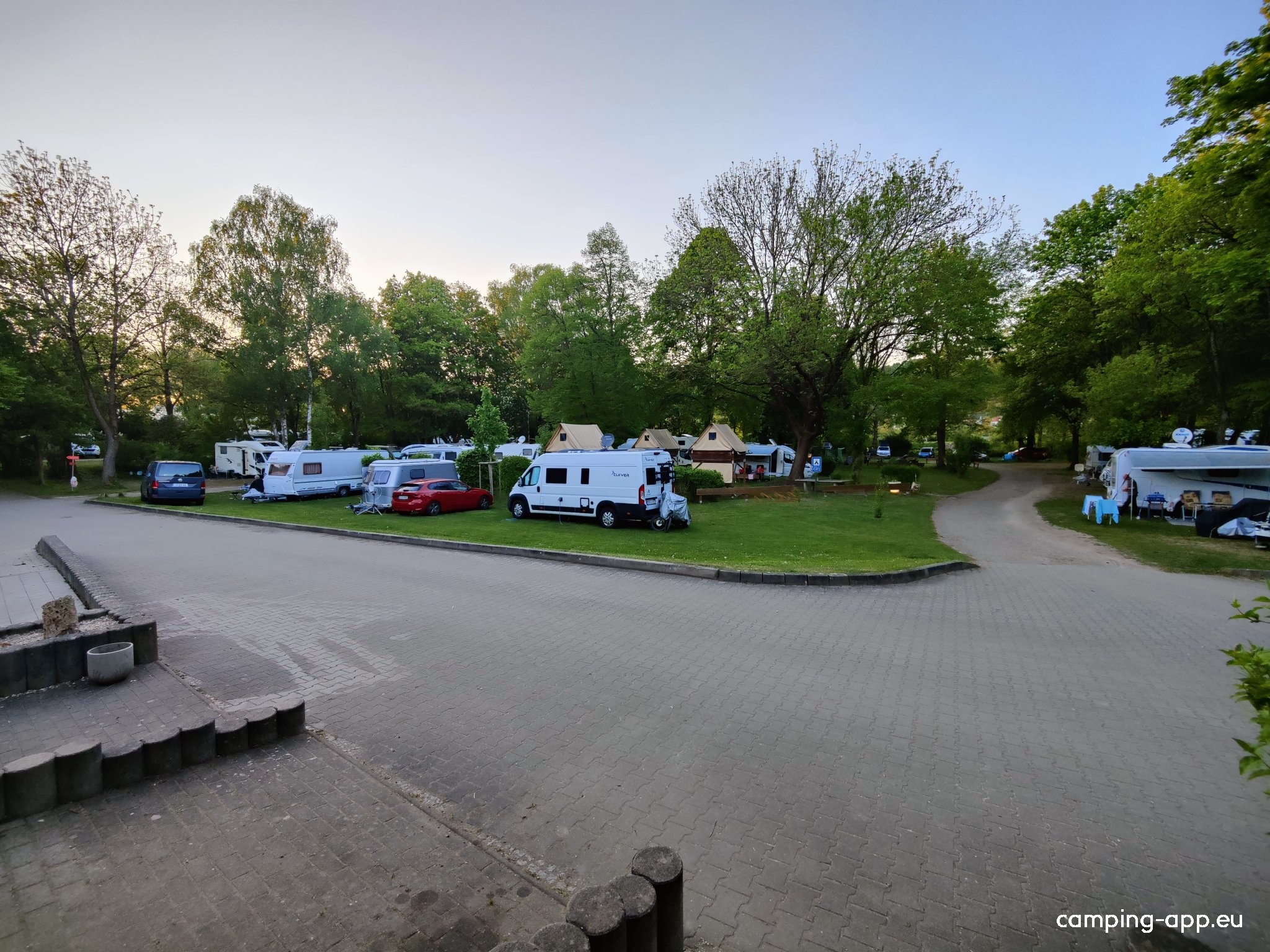 AZUR Camping — Campingplass in Regensburg