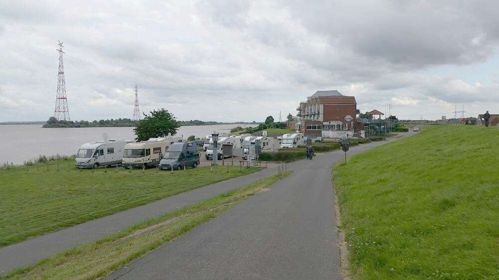 Stellplatz am Elbdeich Hollern-Twielenfleth — Stellplatz in Hollern-Twielenfleth