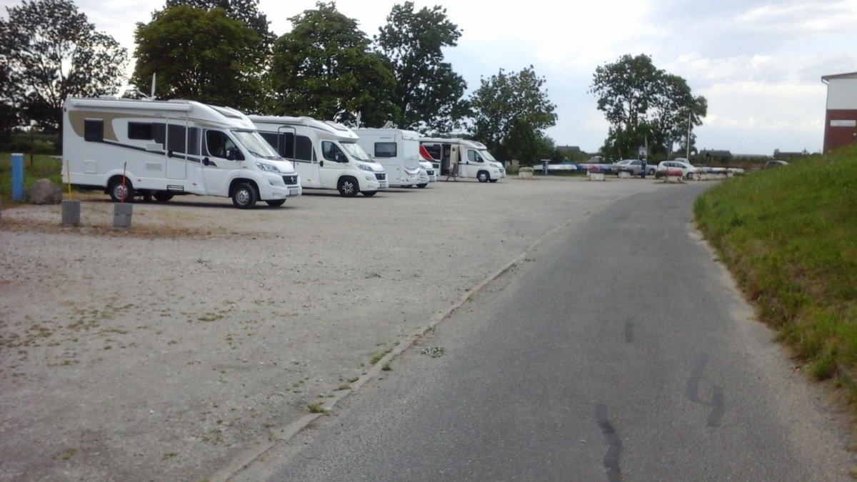 Wohnmobilstellplatz Jork - Am Yachthafen — Campervan Site in Jork