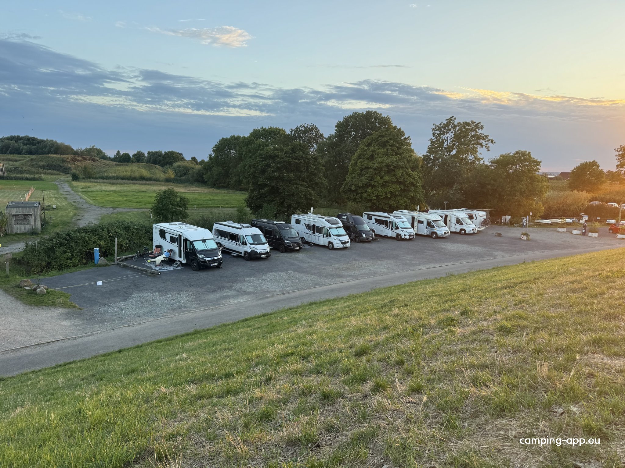 Wohnmobilstellplatz Jork - Am Yachthafen — Foto 2
