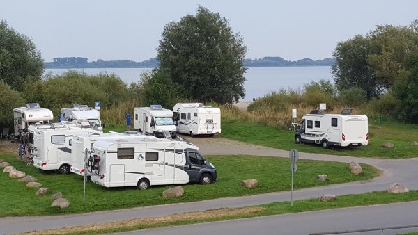 Stellplatz am Elbufer Drochtersen — 露营车营地 in Drochtersen