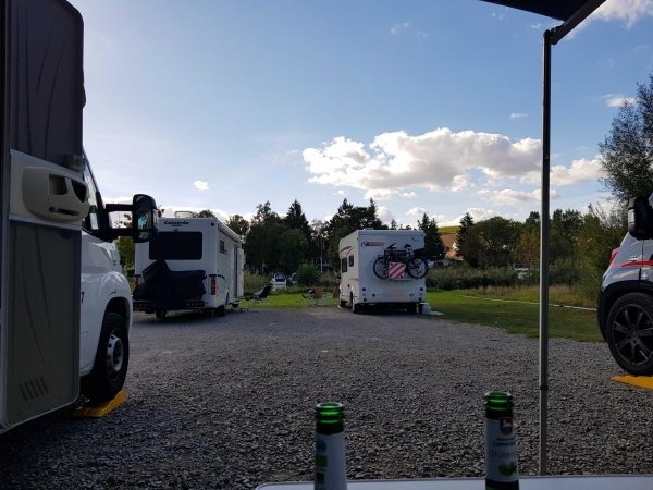 Stellplatz an der Mainfähre Albertshofen — Bobilplass in Albertshofen