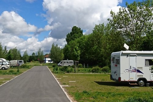 Stellplatz An den Mainwiesen Marktbreit — Karavan Sitesi in Marktbreit