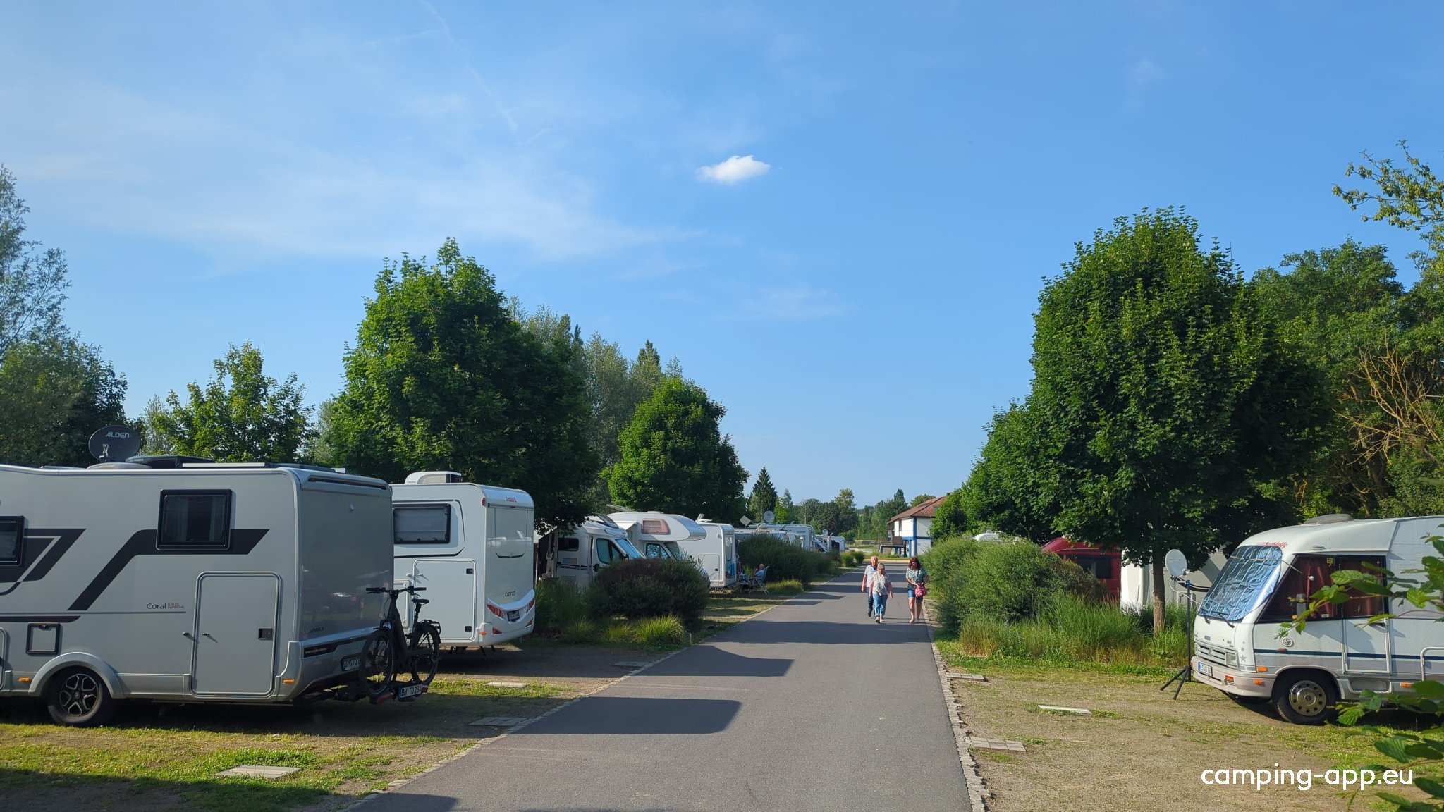 Stellplatz An den Mainwiesen Marktbreit — Campervan Site in Marktbreit