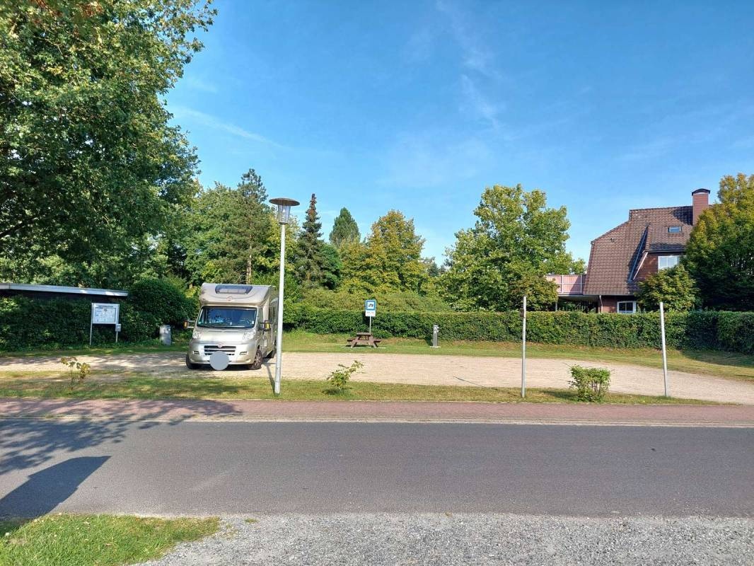 Stellplatz an der Paddel & Pedal-Station Uplengen — Ställplats in Uplengen