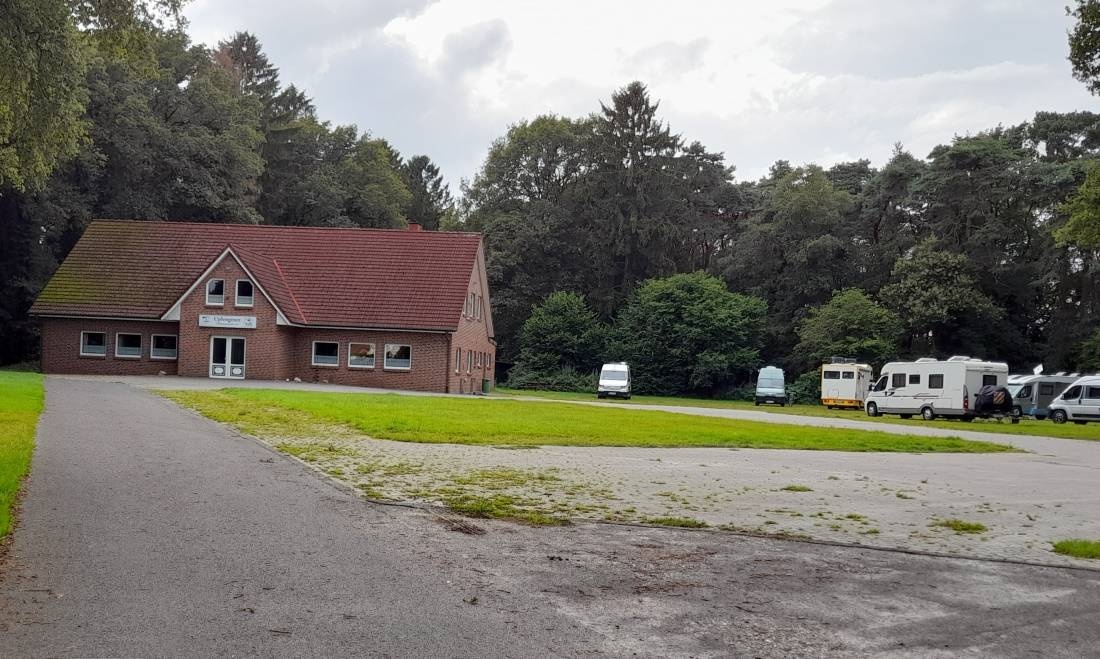 Stellplatz Schützenplatz Uplengen — Campervan Site in Uplengen