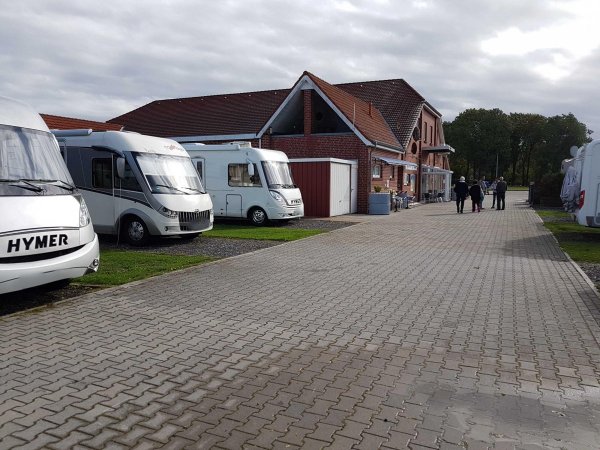 Wohnmobilstellplatz Ditzum Ankerplatz — Photo 2