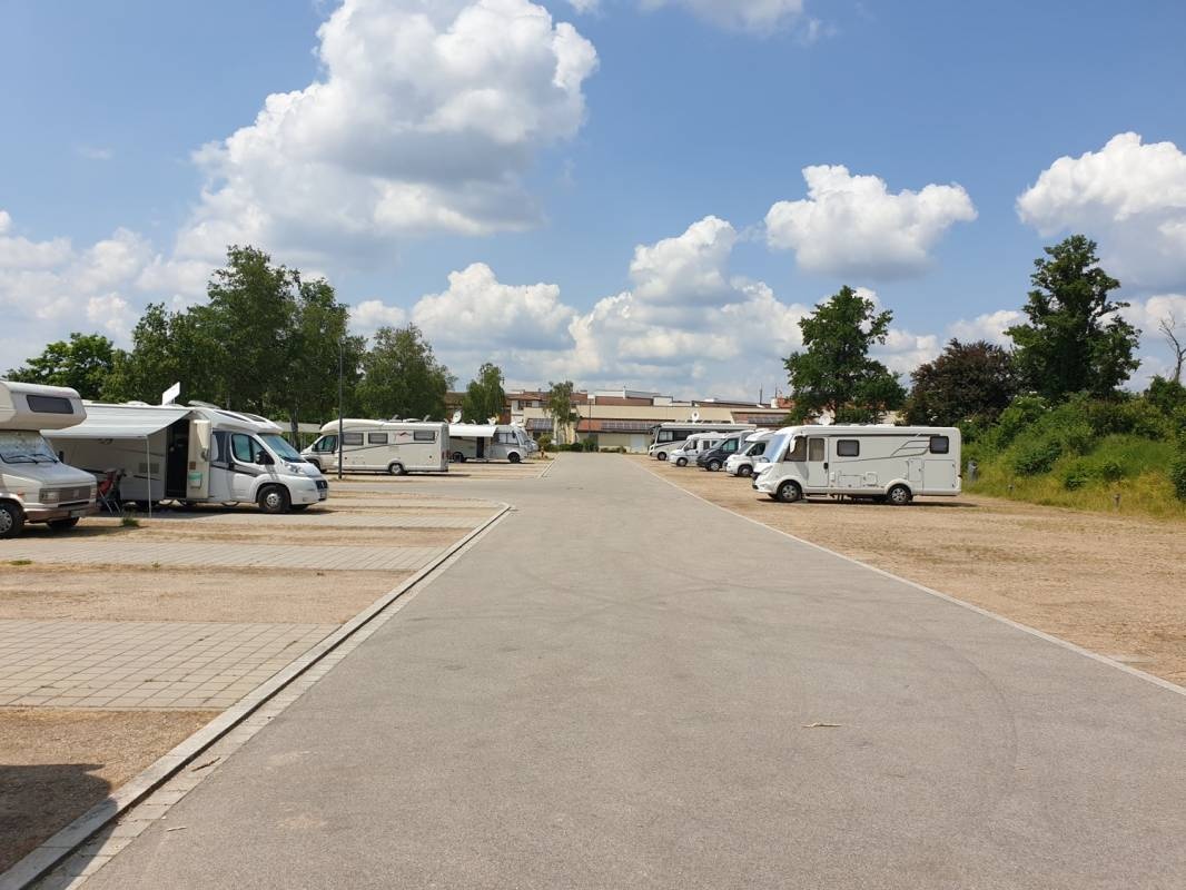 Wohnmobil-Stellplatz Limes-Therme Bad Gögging — Sp. parking dla kamperów in Bad Gögging