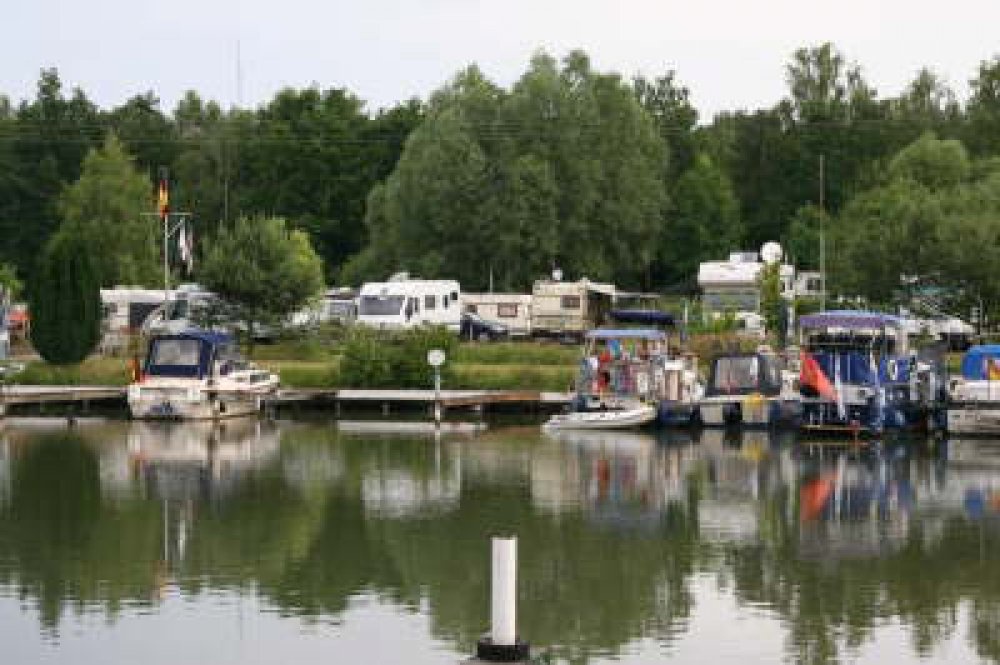 Wohnmobilstellplatz Am Sportboothafen Wittingen — Camperplads in Wittingen