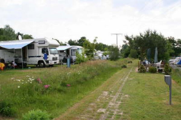 Wohnmobilstellplatz Am Sportboothafen Wittingen — Photo 3