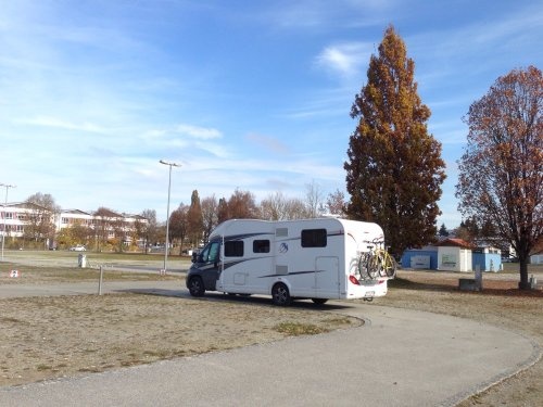 Stellplatz am Festplatz Landau an der Isar — Sítio para autocaravanas in Landau an der Isar