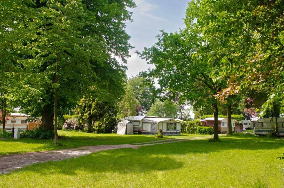 Stellplatz am Ferienpark Geeshof — 露营车营地 in Hechthausen