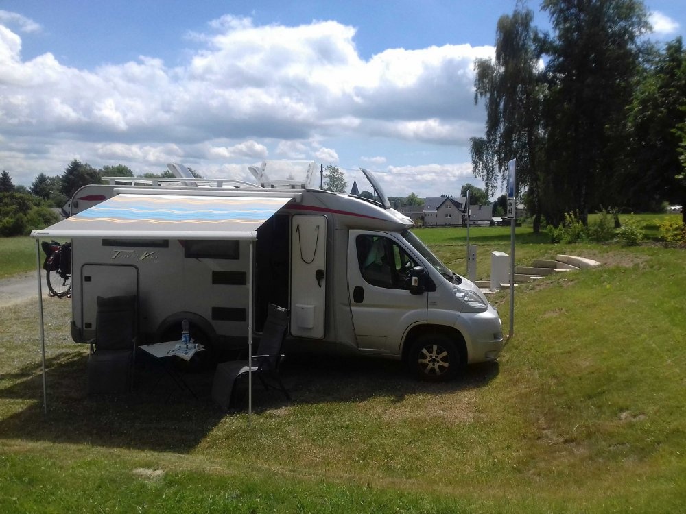 Stellplatz am Badeweiher Wüstenselbitz — Karavan Sitesi in Helmbrechts, OT Wüstenselbitz