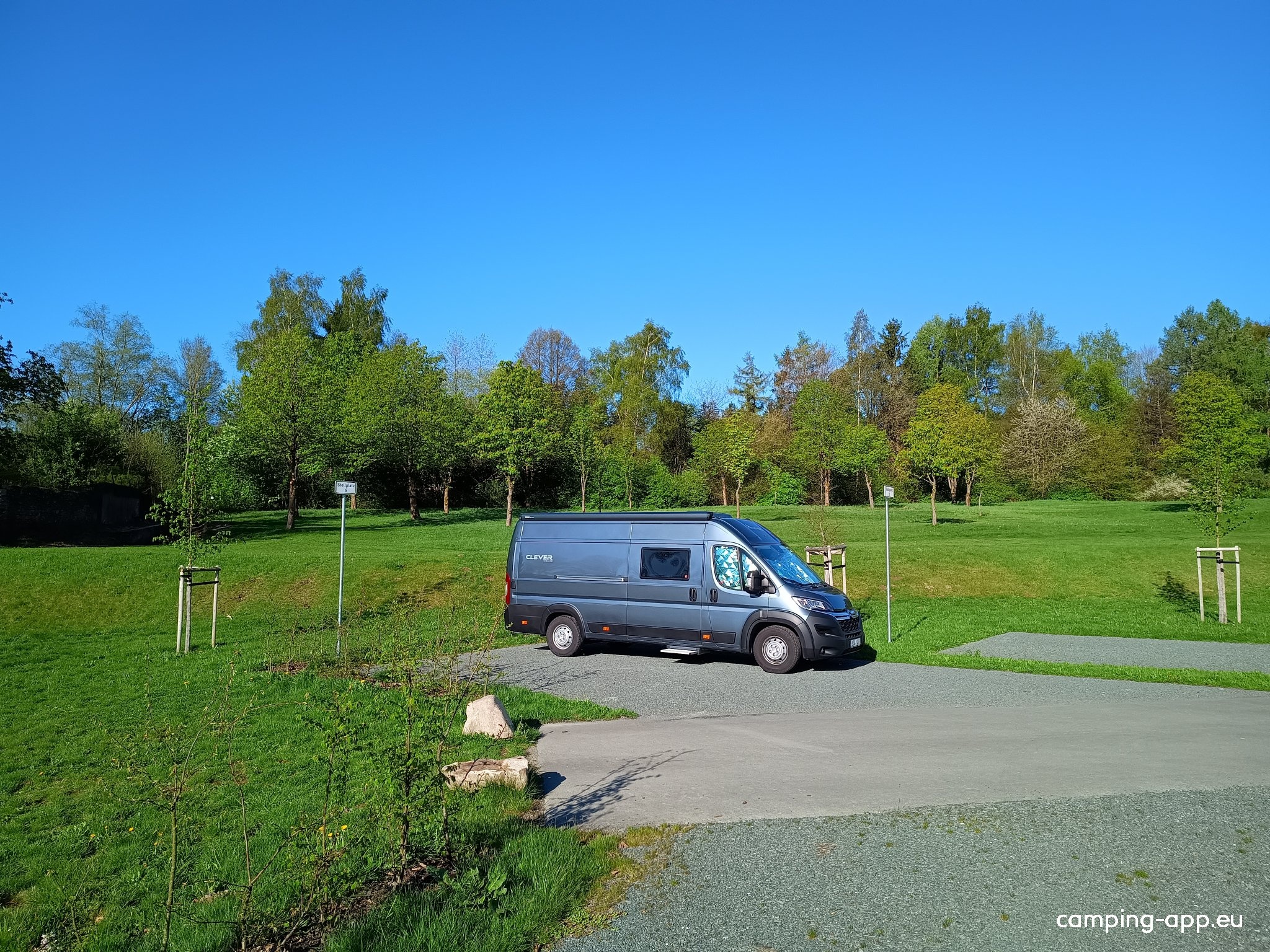 Stellplatz am Badeweiher Wüstenselbitz — Ställplats in Helmbrechts, OT Wüstenselbitz