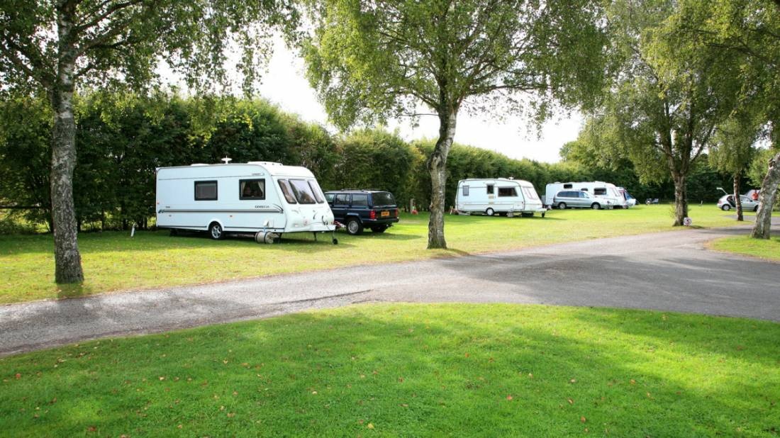 Winchester Morn Hill Caravan and Motorhome Club Campsite — Campingplass in Winchester