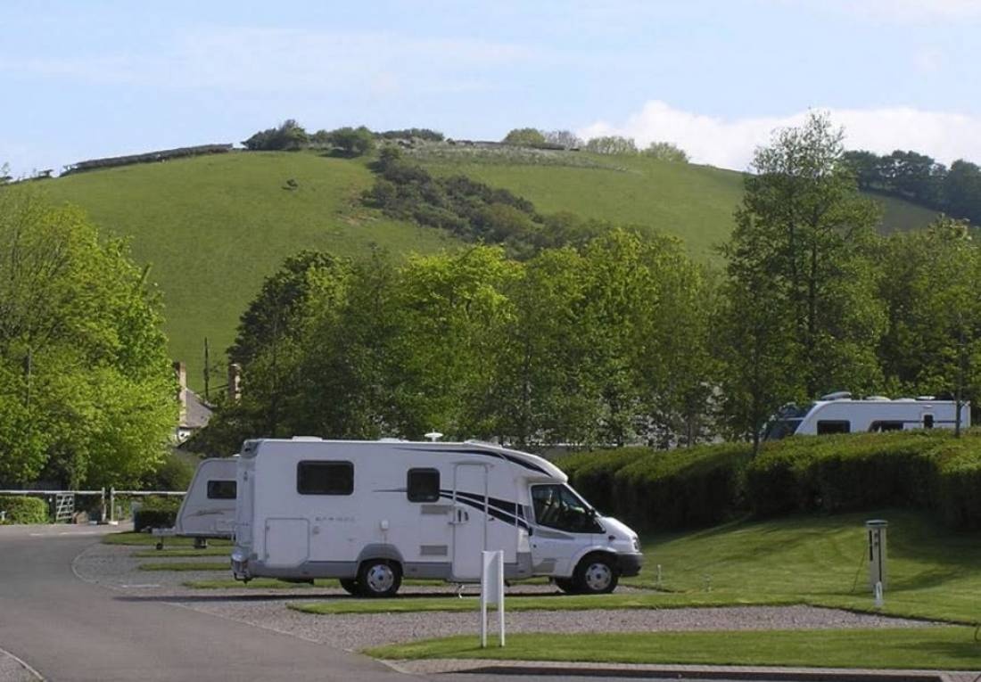 Exebridge Lakeside Caravan and Motorhome Club Campsite — Campingplatz in Dulverton