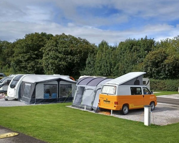 Knaresborough Caravan and Motorhome Club Campsite — Photo 2