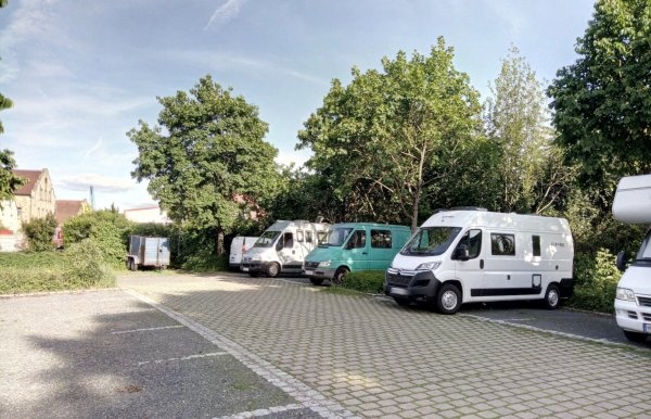 (geschlossen) Stellplatz Altstadtparkplatz Zeil am Main — Parkeringsplass m. overnatting in Zeil am Main