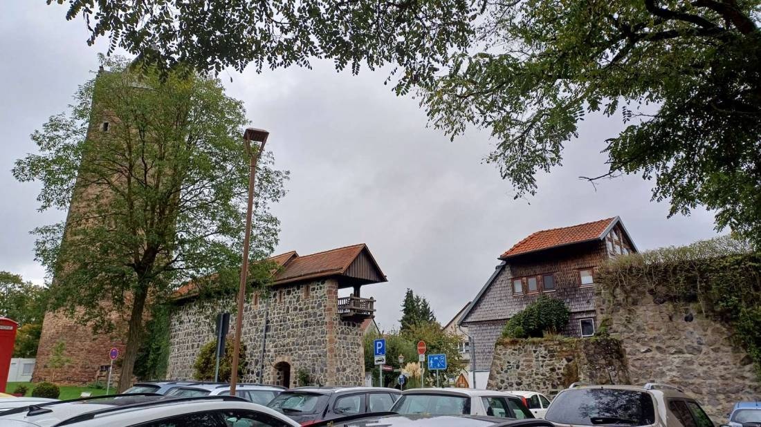 Stellplatz Am Grauen Turm Fritzlar — Campervan Site in Fritzlar