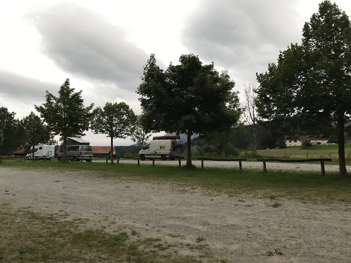 Übernachtungsparkplatz am Freilichtmuseum Glentleiten Großweil — Overnight-parking in Großweil