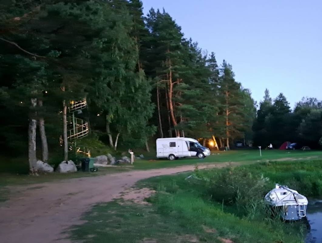 Ezerpriedes — Campingplatz in  Burtnieku pagasts, Burtnieku novads