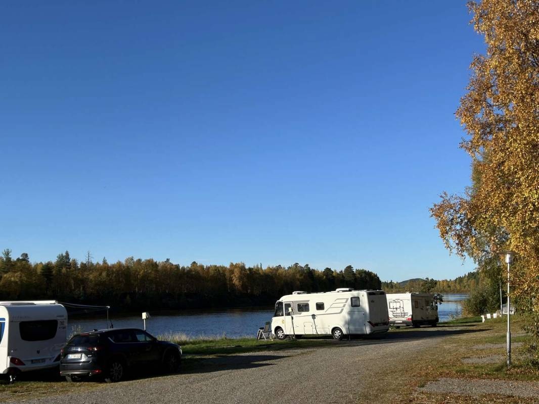 Ivalo River Camping & Resort — Campingplatz in Enare