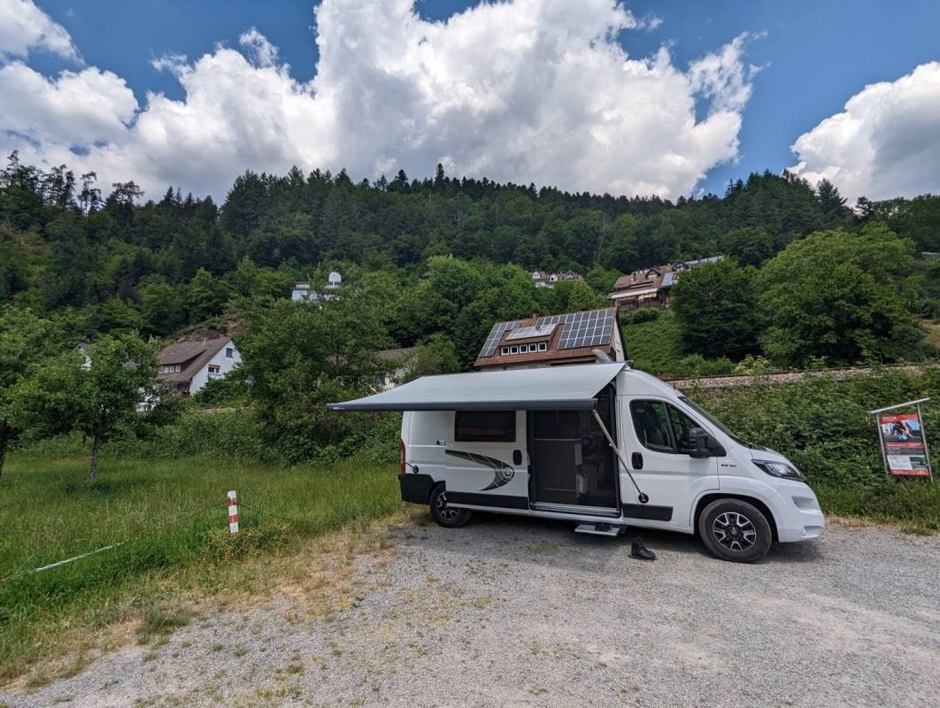 Übernachtungsparkplatz Schiltach — Estacionamento noturno in Schiltach-Vor Bornbach