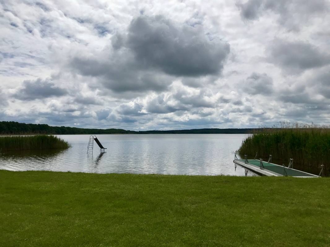 Camping-und Wohnmobilplatz am Zwenzower Ufer — Camping Site in Zwenzow