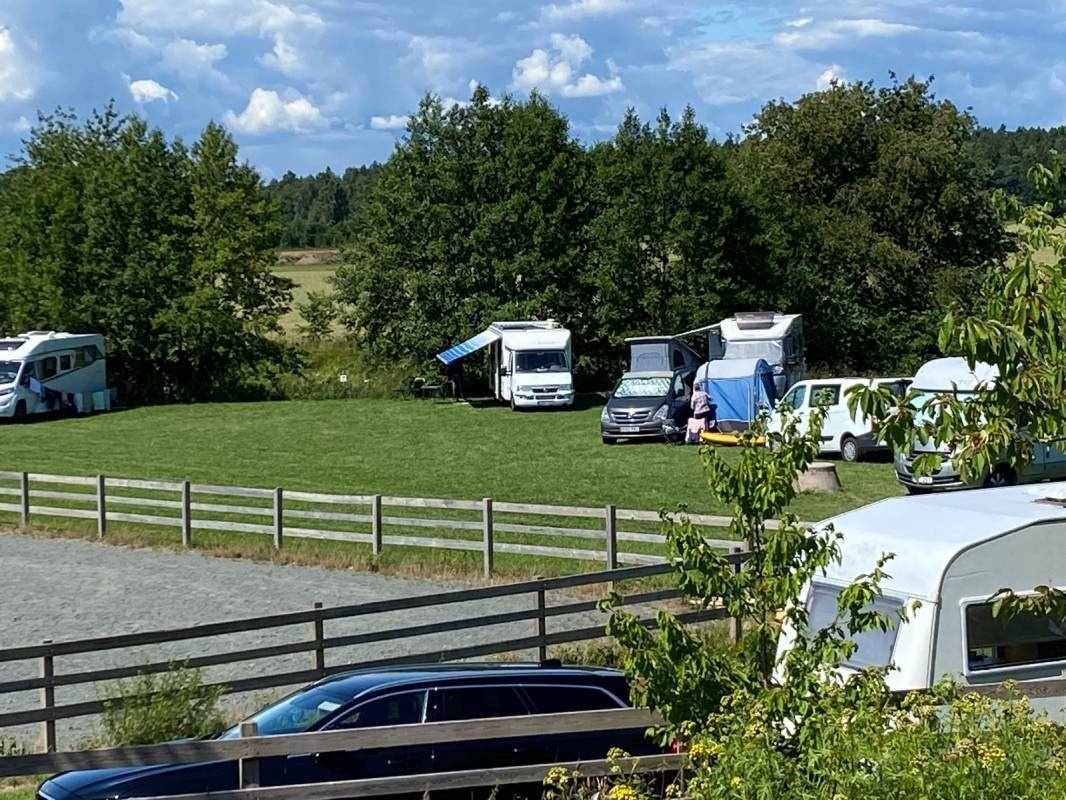 Ställplats Kedumsvik — Місце для кемперів in Lidköping
