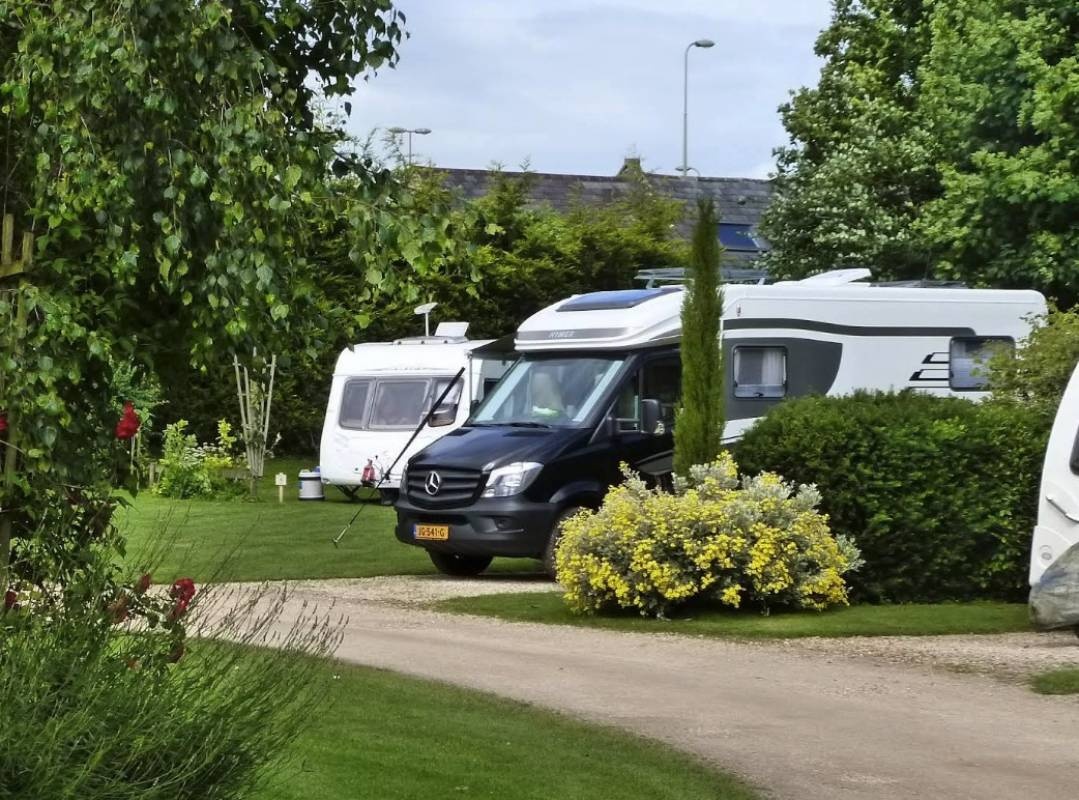 Wysdom Touring Park — Campingplass in Burford