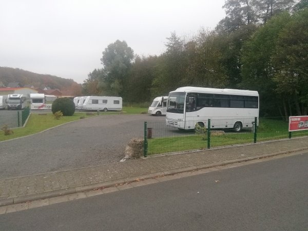 Stellplatz bei Müller Mobil — Karavan Sitesi in Hirzenhain-Merkenfritz