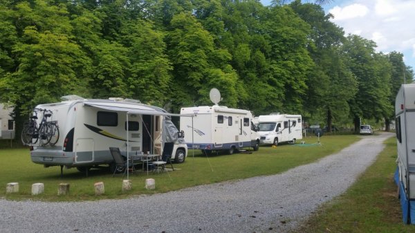 Camping Communal De Devant Bouvignes — Photo 2