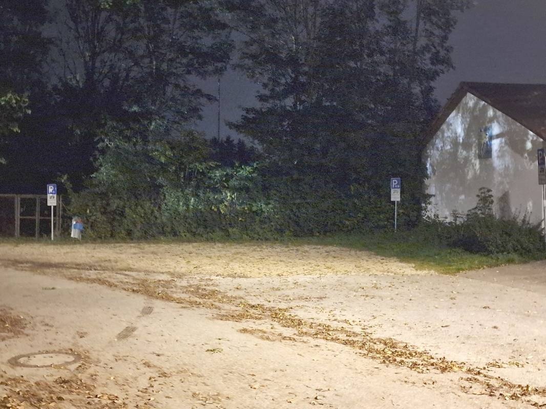 Stellplatz an den Amperauen — Ställplats in Olching