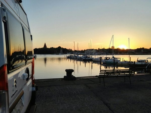 Stellplatz am Poeler Forellenhof Insel Poel — Karavan Sitesi in Insel Poel