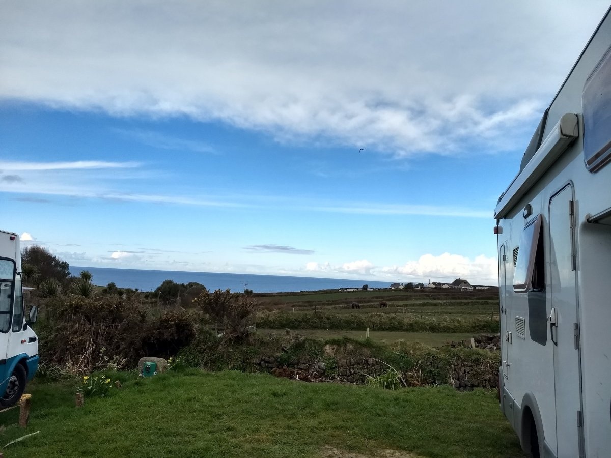 Henrys Camp Site — Camperplaats in Helston