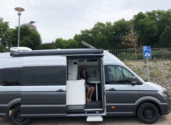 Übernachtungsparkplatz Rheinterrasse Düsseldorf — Fotoğraf 6