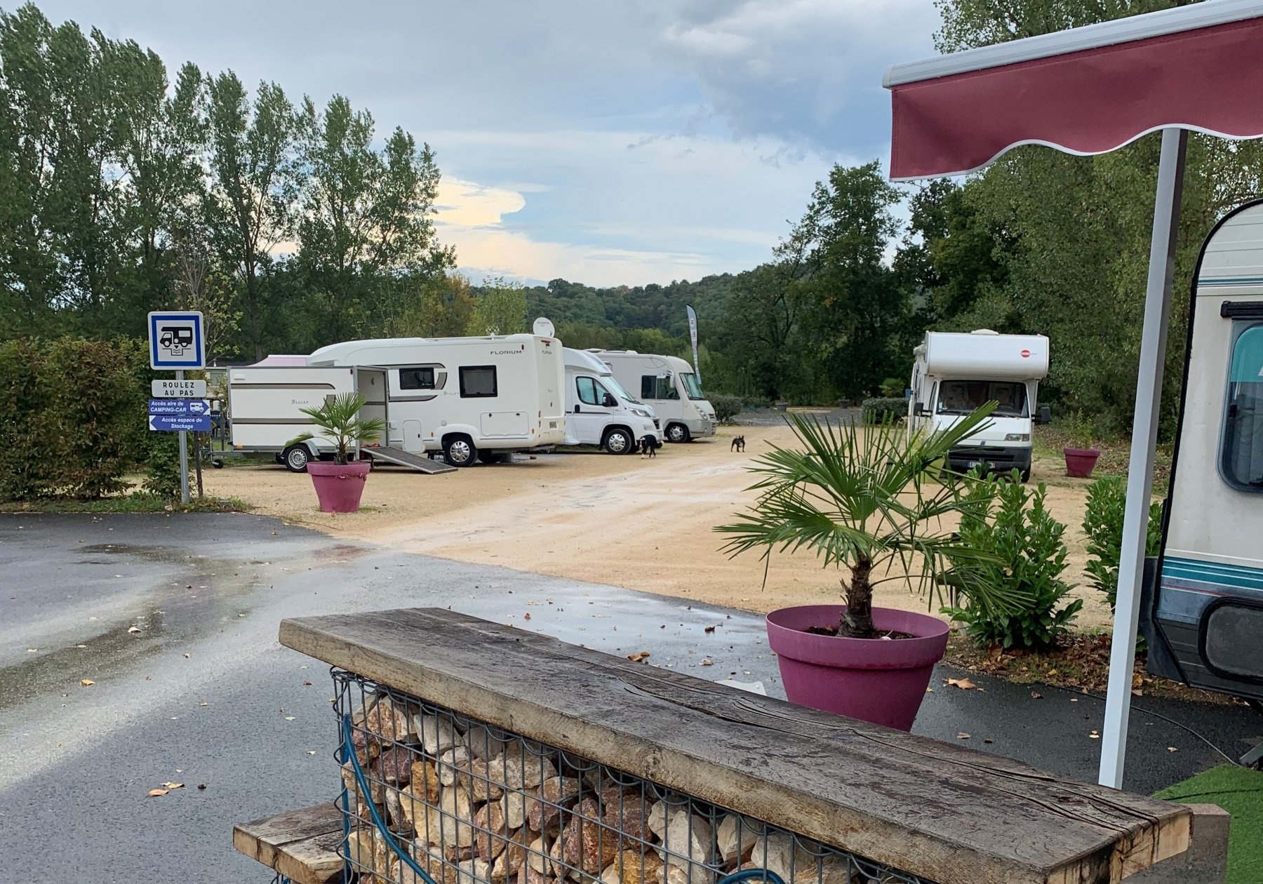 Aire de camping car de Saint Medard de Presque — Bobilplass in Saint-Médard-de-Presque
