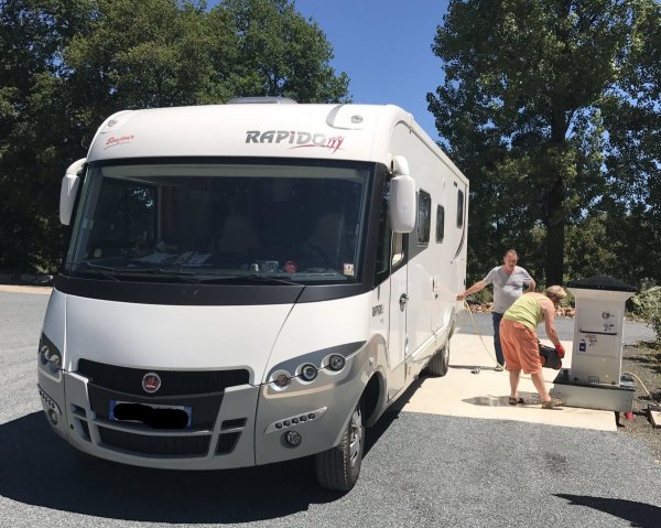 Aire de camping car de Saint Medard de Presque — Photo 4